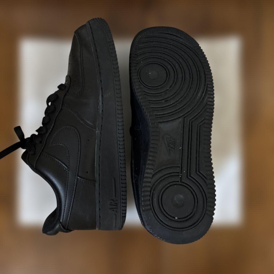 田中です。NIKE AIR FORCE 1 ’07 CW2288-001