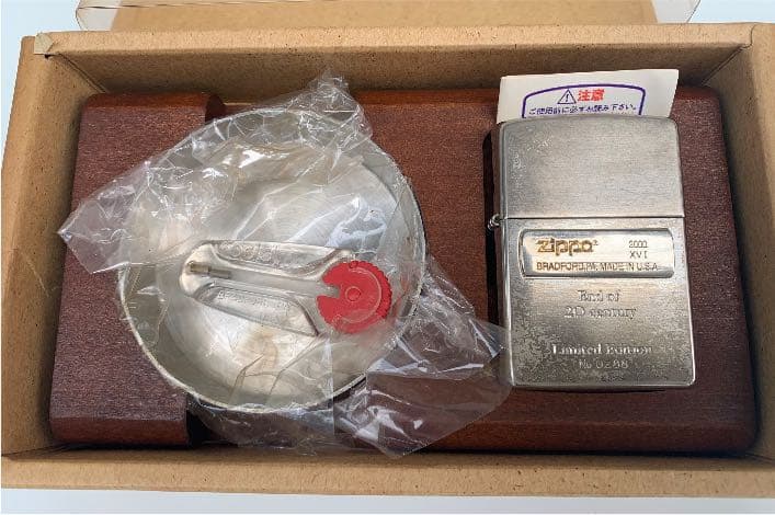 ビンテージジッポー2000年記念ライター&灰皿セット。ライターは使用しています。