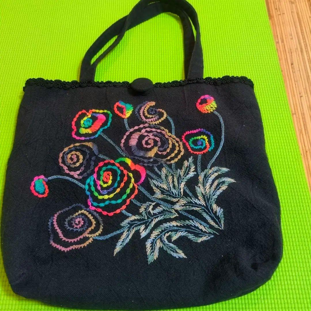 戸塚刺繍、トートバッグ 花柄黒