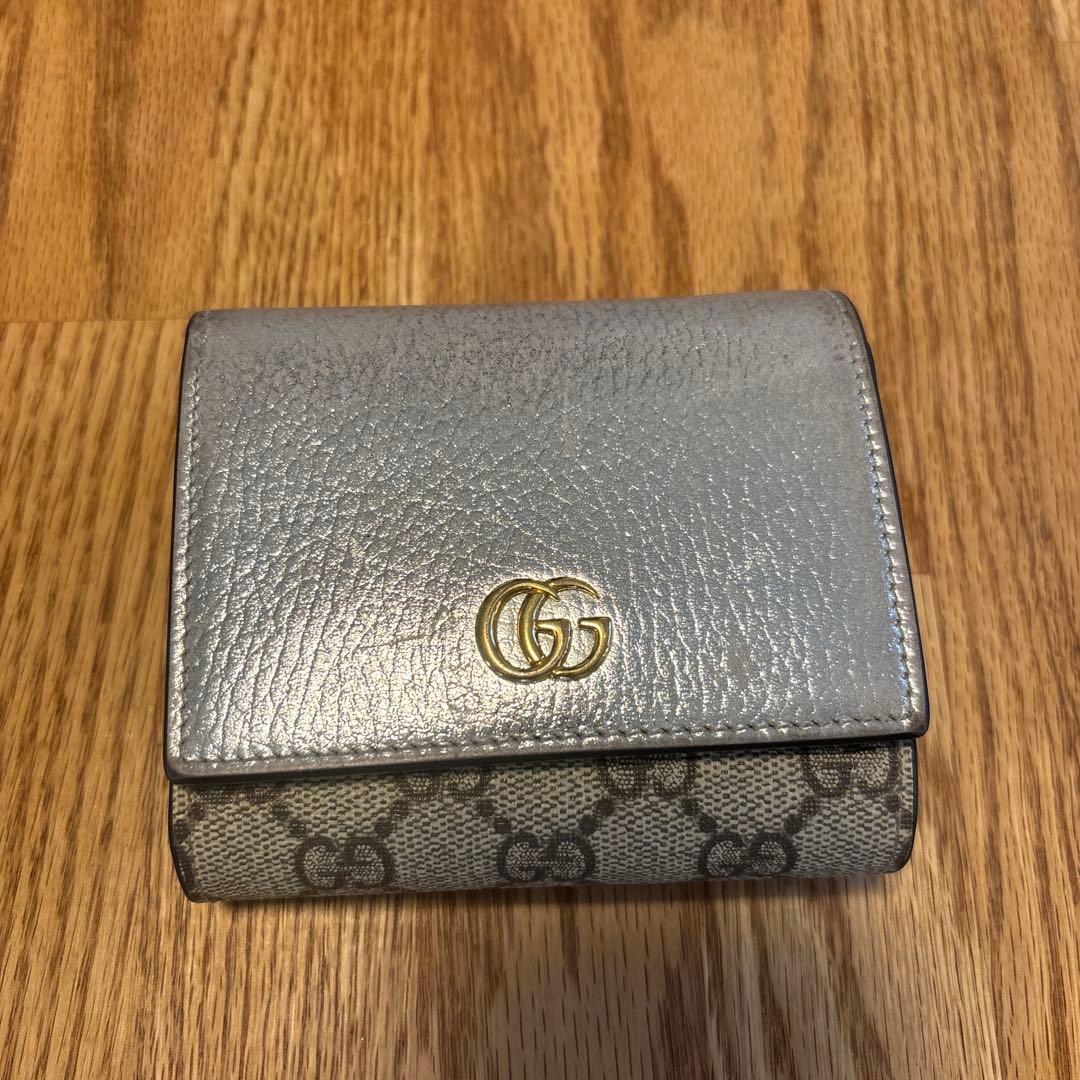 GUCCI シルバー 二つ折り財布