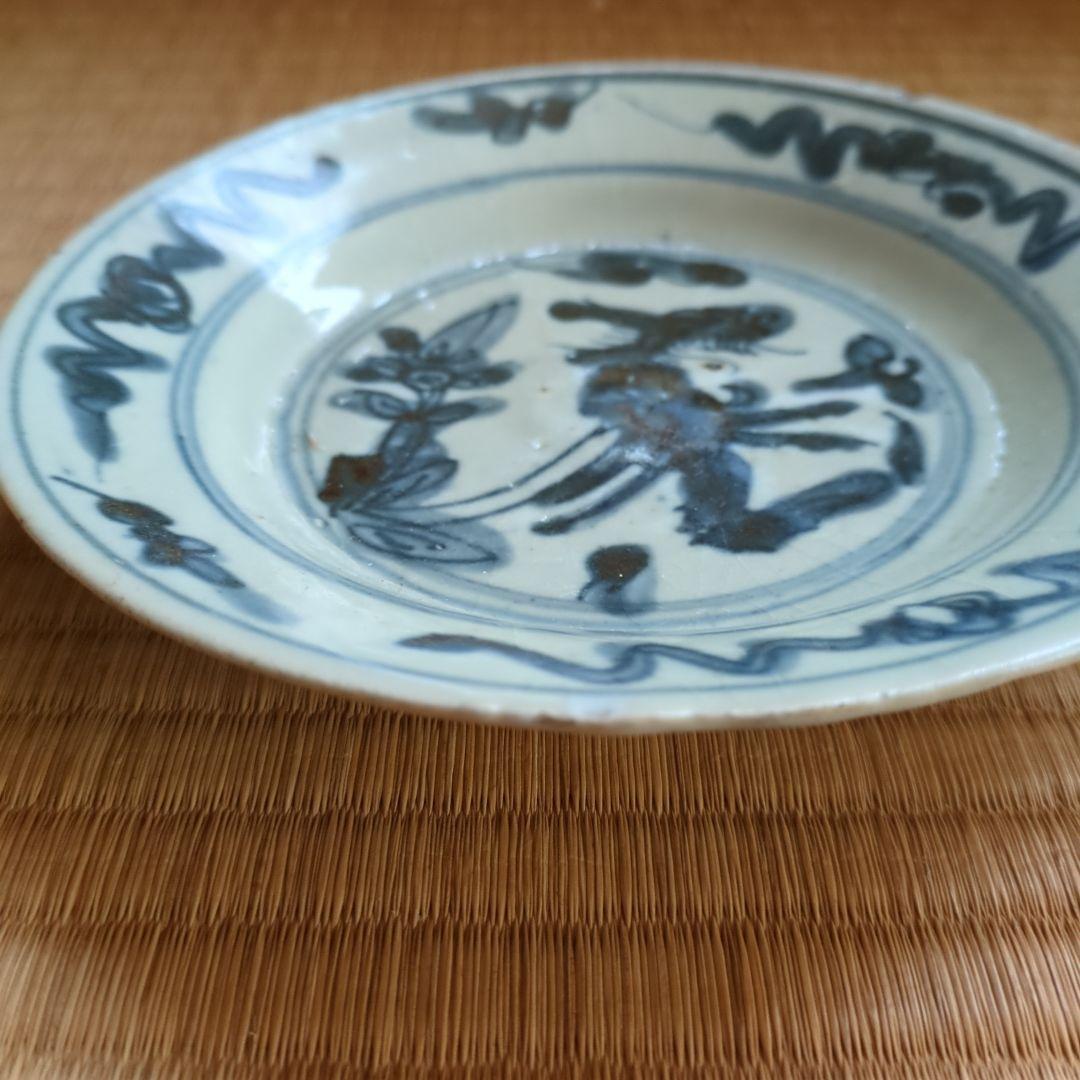 青い花と動物の陶器平皿　呉須手　皿　骨董品　古美術