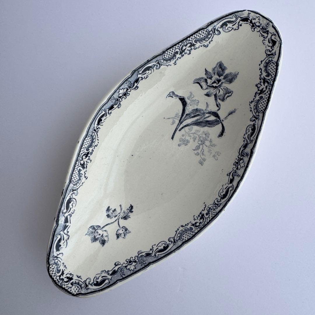 フランスアンティーク　サルグミンヌ　Fontanges ラヴィエ