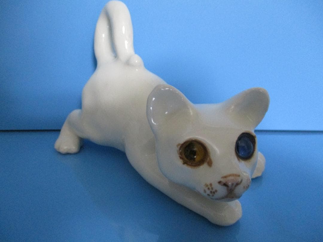 オッドアイの白猫ウィンスタンレイ ケンジントン キャット サイズ1 ZNO1