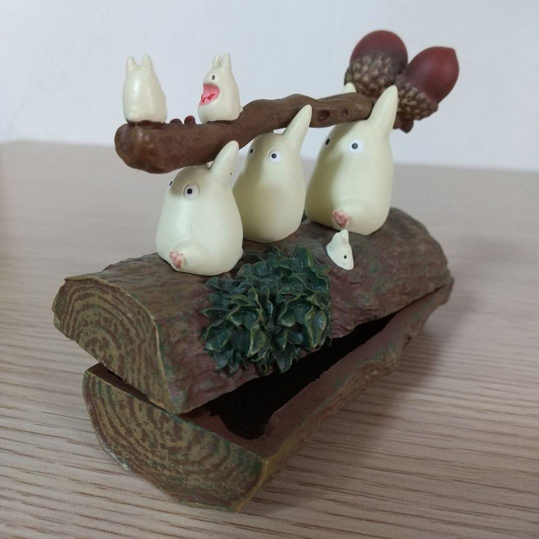 美品　となりのトトロ　丸太の上でエッサホイサ　雑木林のトトロたち 小物入れ