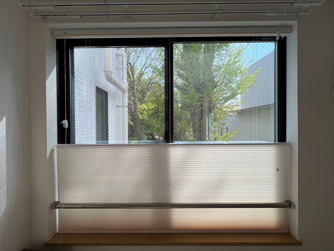 TUISS DECOR 採光トップダウンハニカムシェード