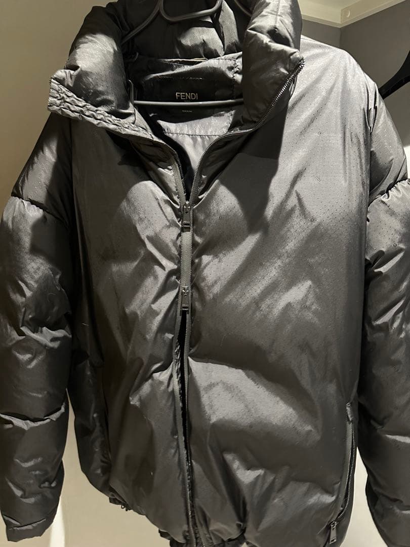 FENDI ブラック ダウンジャケット フード付き