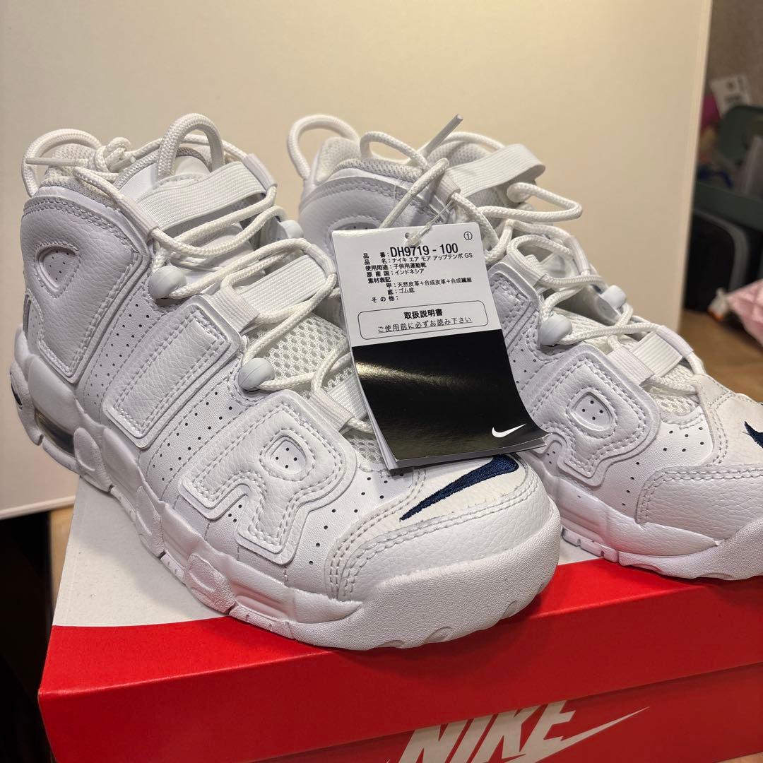 NIKE DH919-100 アップテンポホワイトスニーカー