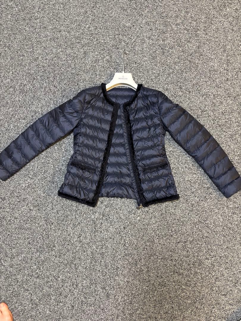 【美品】Moncler モンクレール　ノーカラーライトダウンジャケット
