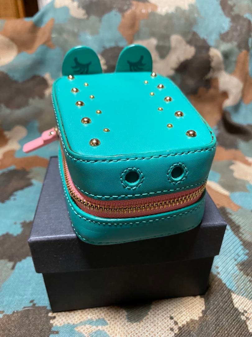 ターコイズ色の耳付きアクセサリーケース