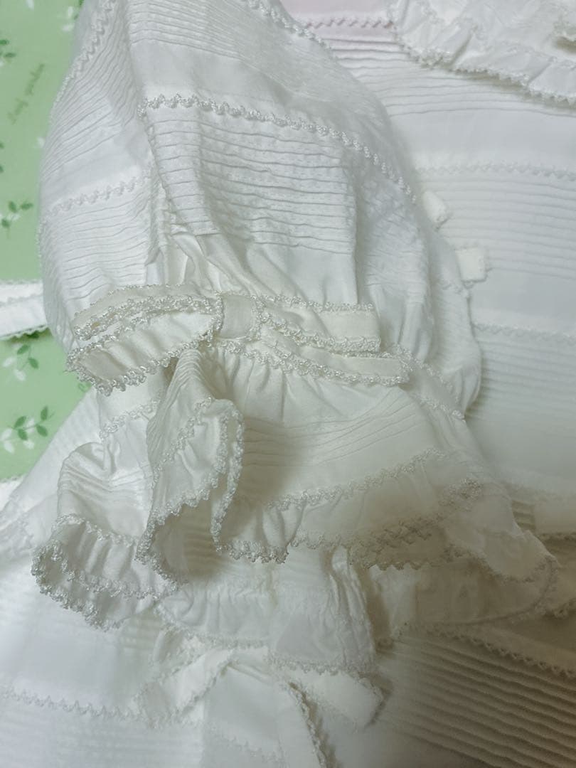 ワンダフルワールド　半袖リボンフリルオーバーブラウス