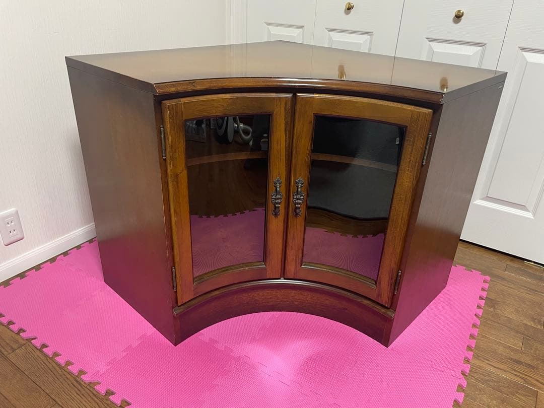 カリモク木製コーナーキャビネット ガラス扉付き