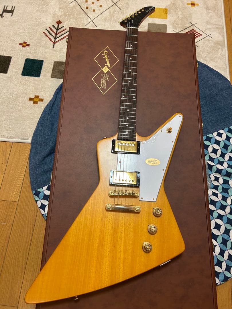 Epiphone by Gibson Korina Explorer ケース付き