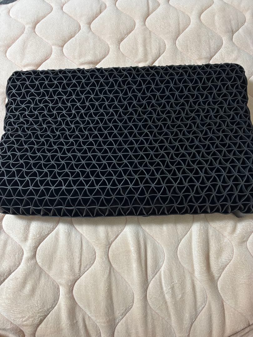 ヒツジのいらない枕 至極　「未使用カバー付き」