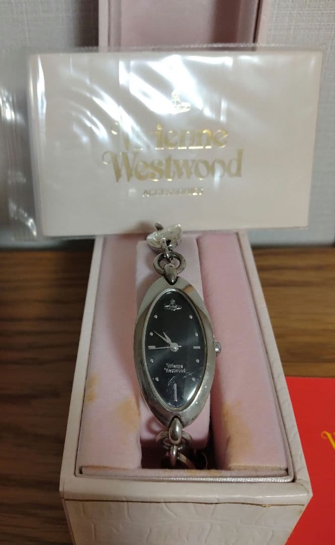 Vivienne Westwood ヴィヴィアン 腕時計 ブラック×シルバー