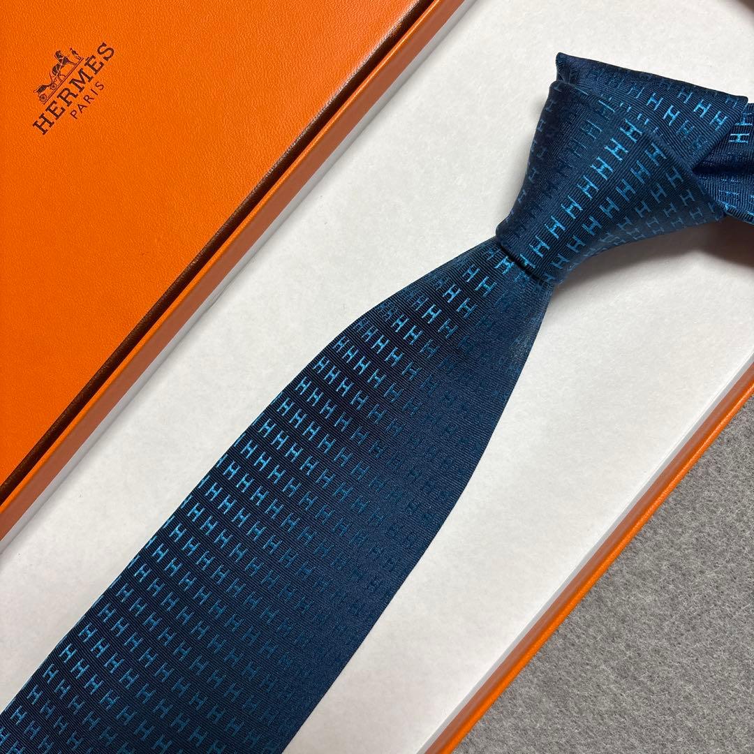 美品 エルメス　ネクタイ　H柄H織ファソネ 紺