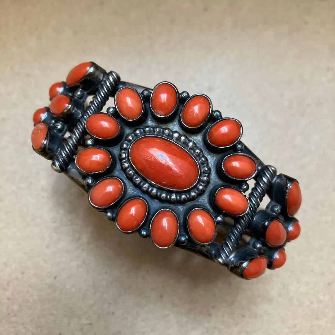 インディアンジュエリー　 ナバホ族　テリー・マルチネス　 コーラル　バングル