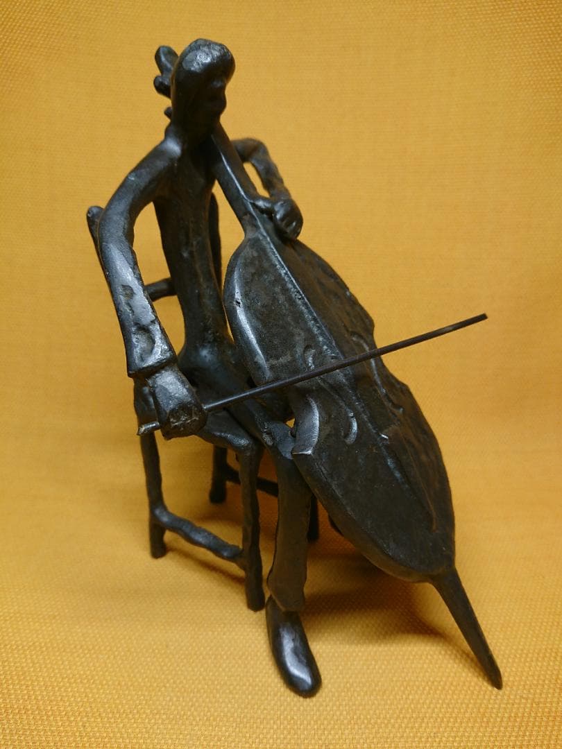 チェロ　音楽家　銅製　ブロンズ像　置物　インテリア　工芸品　美術品　A2637