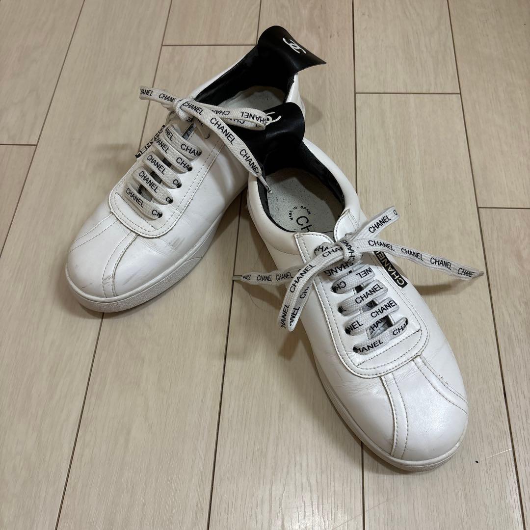 AromaCHANEL ホワイトスニーカーロゴ
