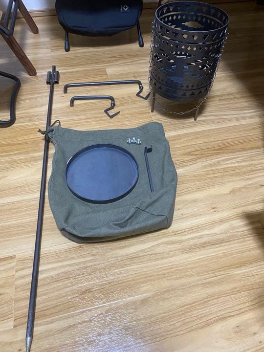 サンゾクマウンテンmouncos 焚火台とランタンポールのセット