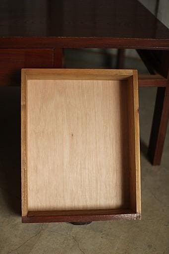 古い大きな木製の机　引き出し3杯　テーブル