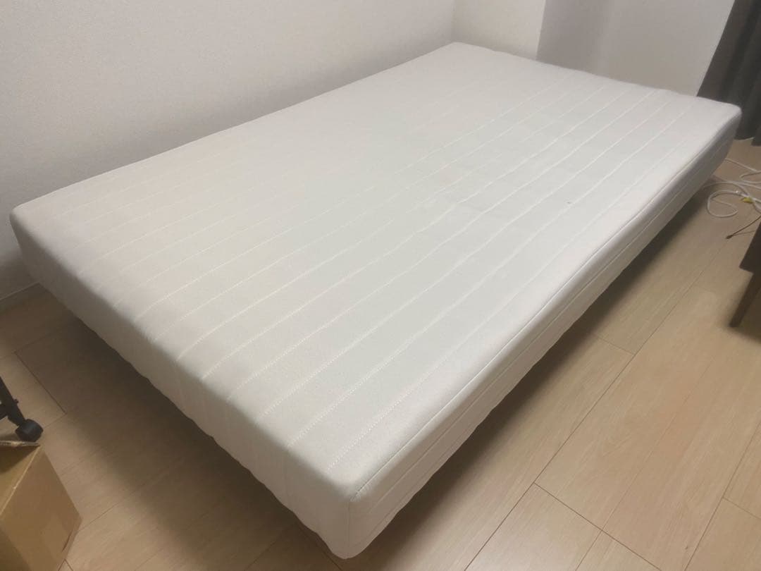セミダブルサイズ ホワイト　ベッド・マット一体型