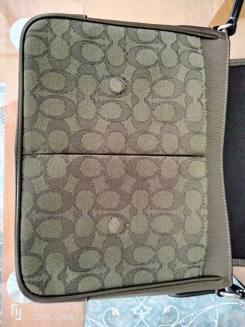 【美品！】COACH メンズメッセンジャーバッグ（ オリーブ＆グリーンカラー）