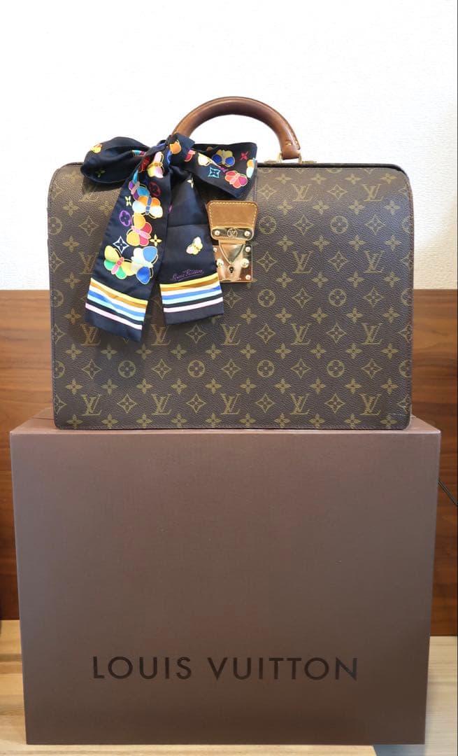 【9/30までSALE】希少！Louis Vuitton モノグラム書類ケース