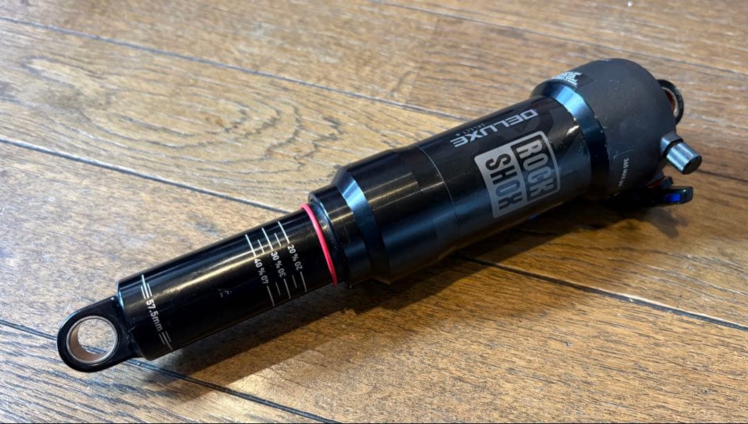 RockShox Deluxe Select+ リアサスペンション