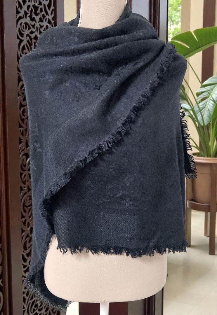 LOUIS VUITTON ルイヴィトン モノグラム ストール ブラック