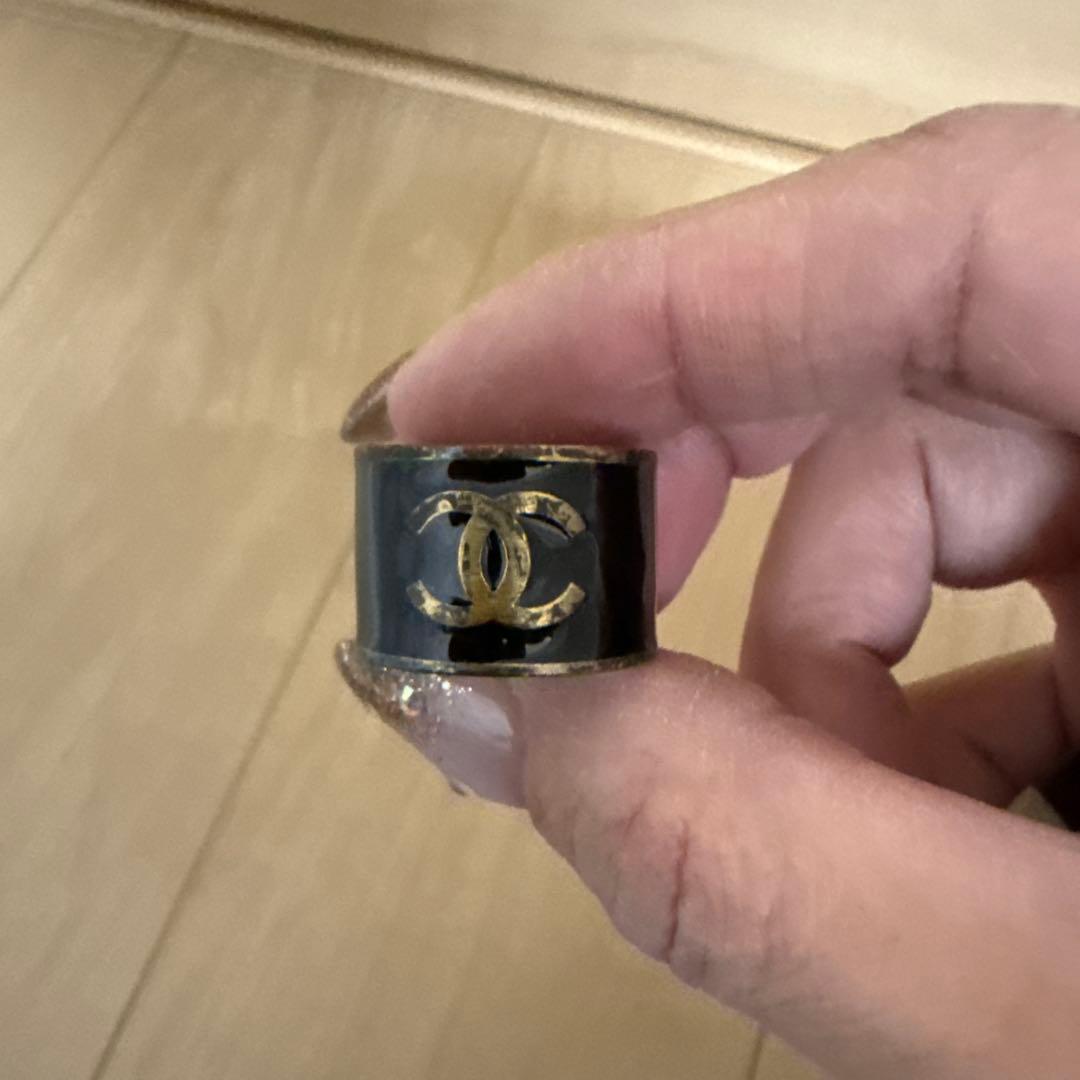 CHANEL ロゴ入りリング ブラック・ゴールド