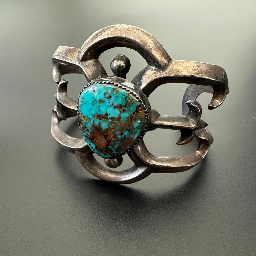 Navajo Wilford B Henry ターコイズ付きバングル