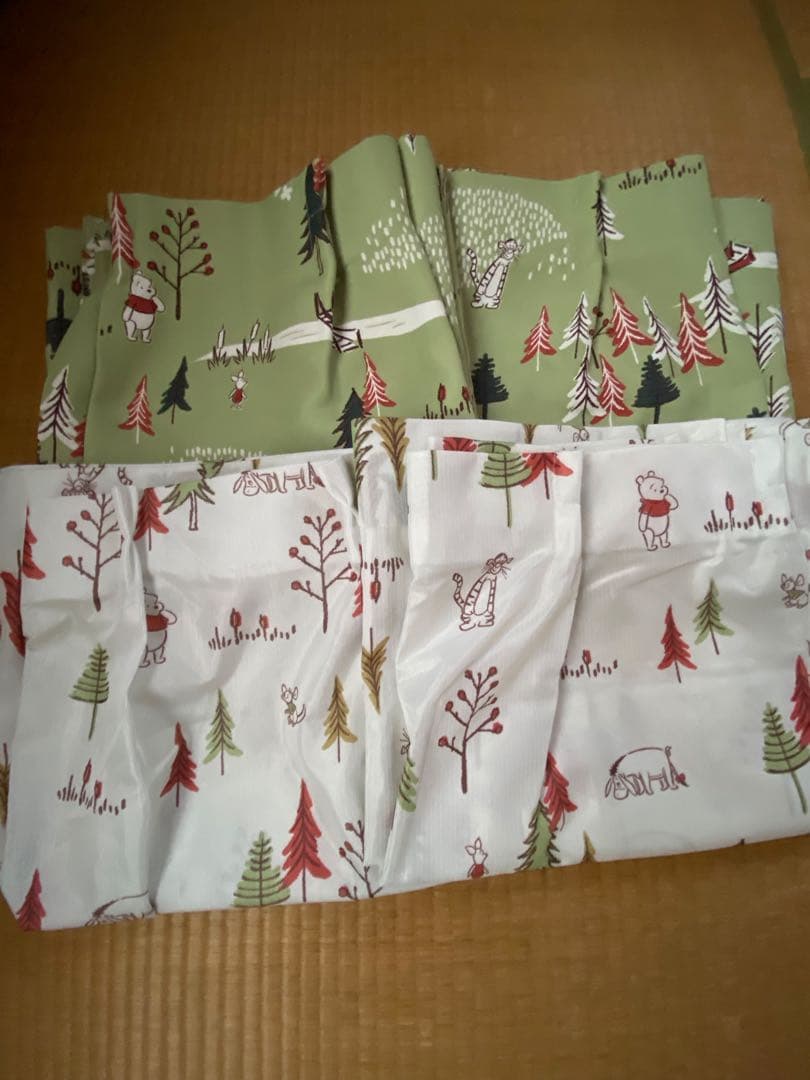 くまのプーさん　カーテン　4枚セット