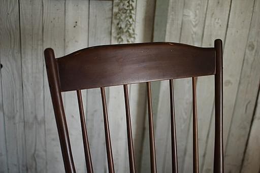古い木製のロッキングチェア
