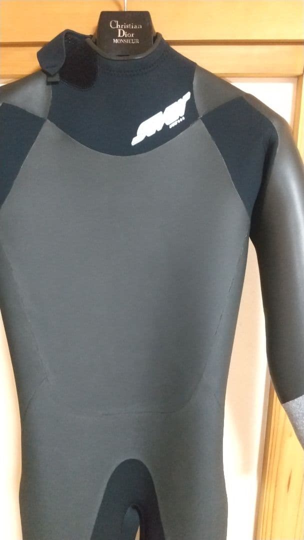 新品同様　セブン　セミドライ　サーフィン　ウェットスーツ　裏起毛