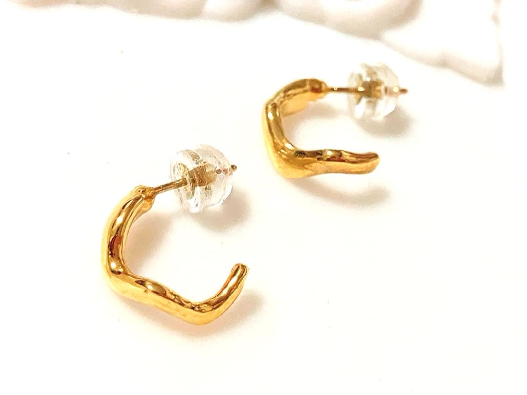 K18刻印 ウェーブフープピアス 未使用 アレルギー対応 1.37ｇ 18金