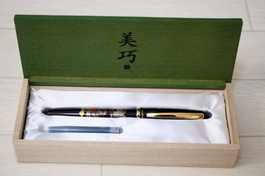 値下げしました！【新品】プラチナ万年筆 近代蒔絵「美巧・双龍」細字（Ｆ）おまけ付