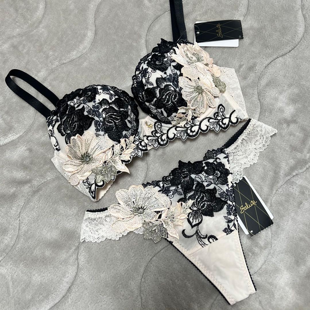 salute 28G 店舗限定リッチヴェール E65/M