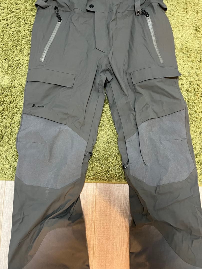 686 ビブパンツ GORE-TEX Stretch Dispatch Bib