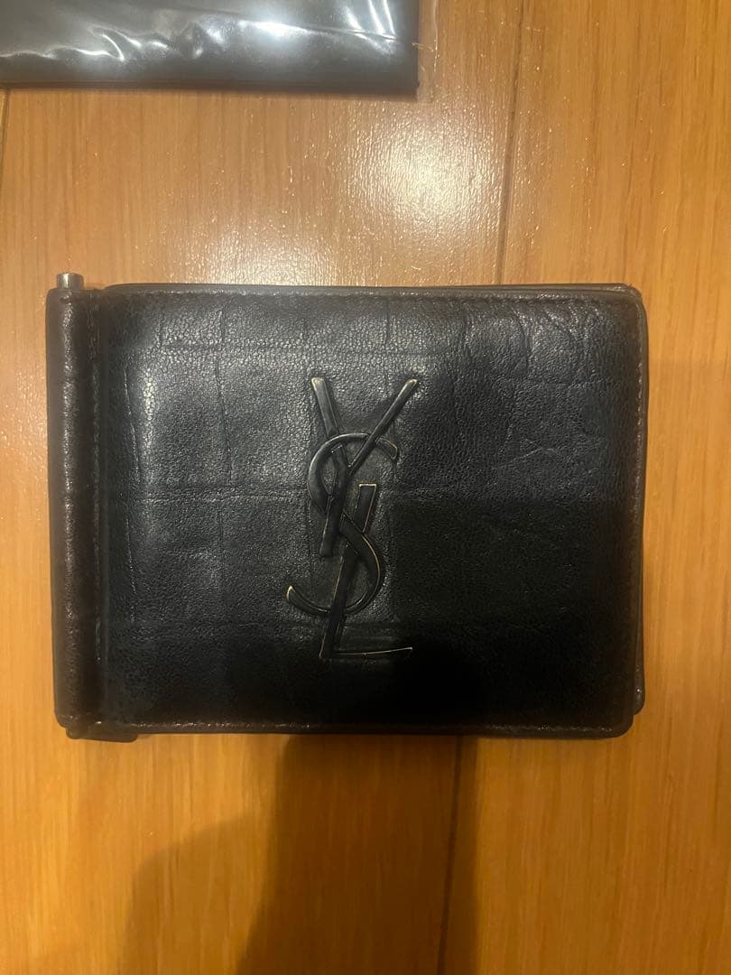 しおんサンローランYSLロゴマネークリップ２つ折り財布ブラック