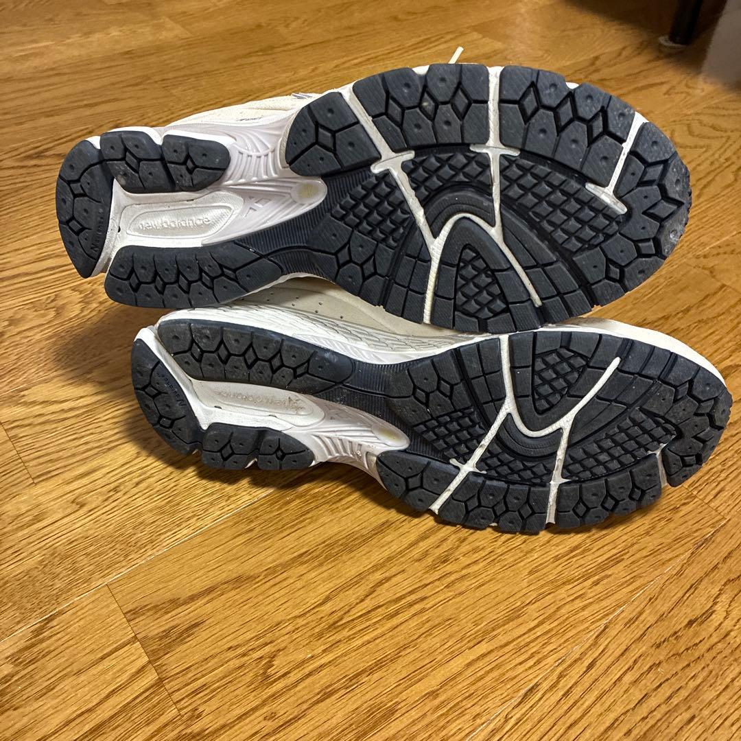 New Balance 2002R クリーム シューズ