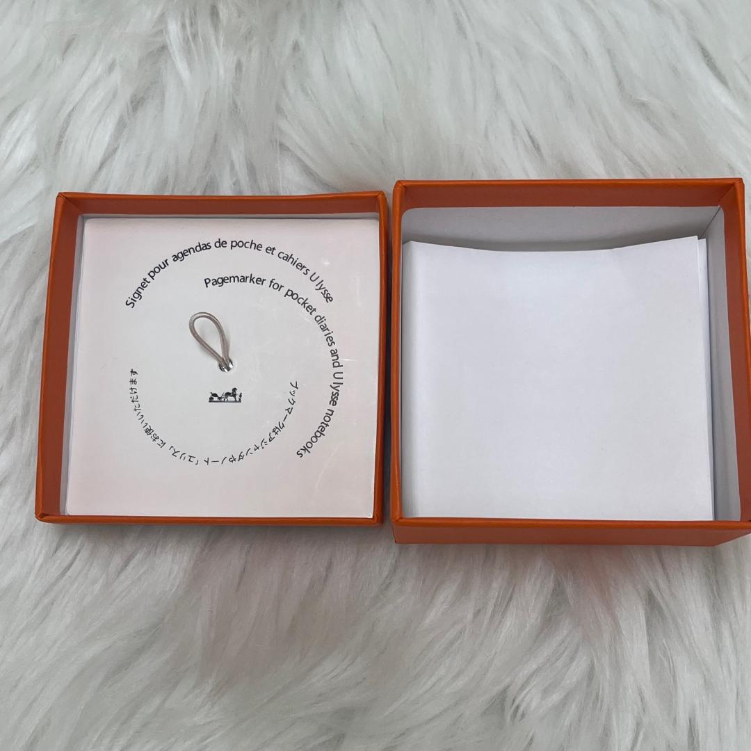 新品✨HERMES エルメス カルメンチータ プチポンポン チャーム レザー