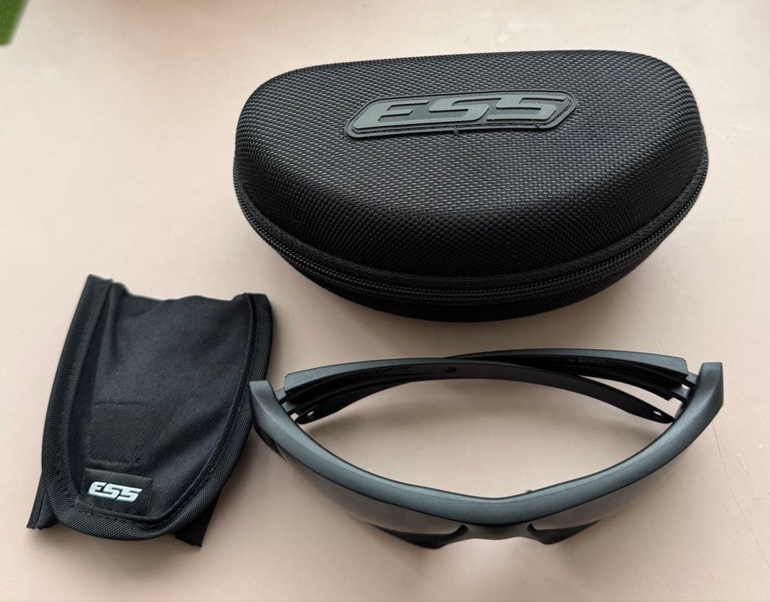 ESS スポーツサングラス ケース付き