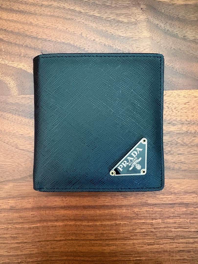 RRE　PRADA サフィアーノレザー二つ折り財布　黒