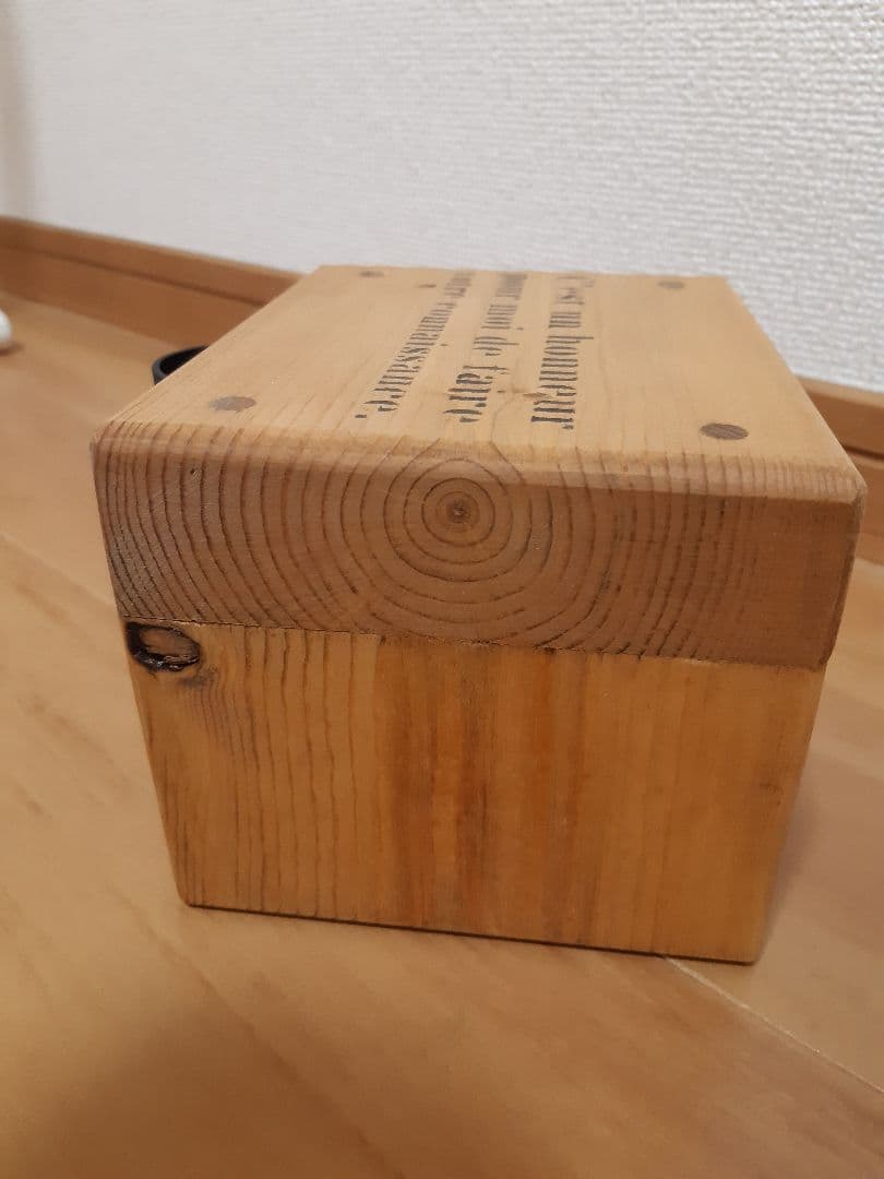 木目の美しい　ハンドメイド　リトルテーブル