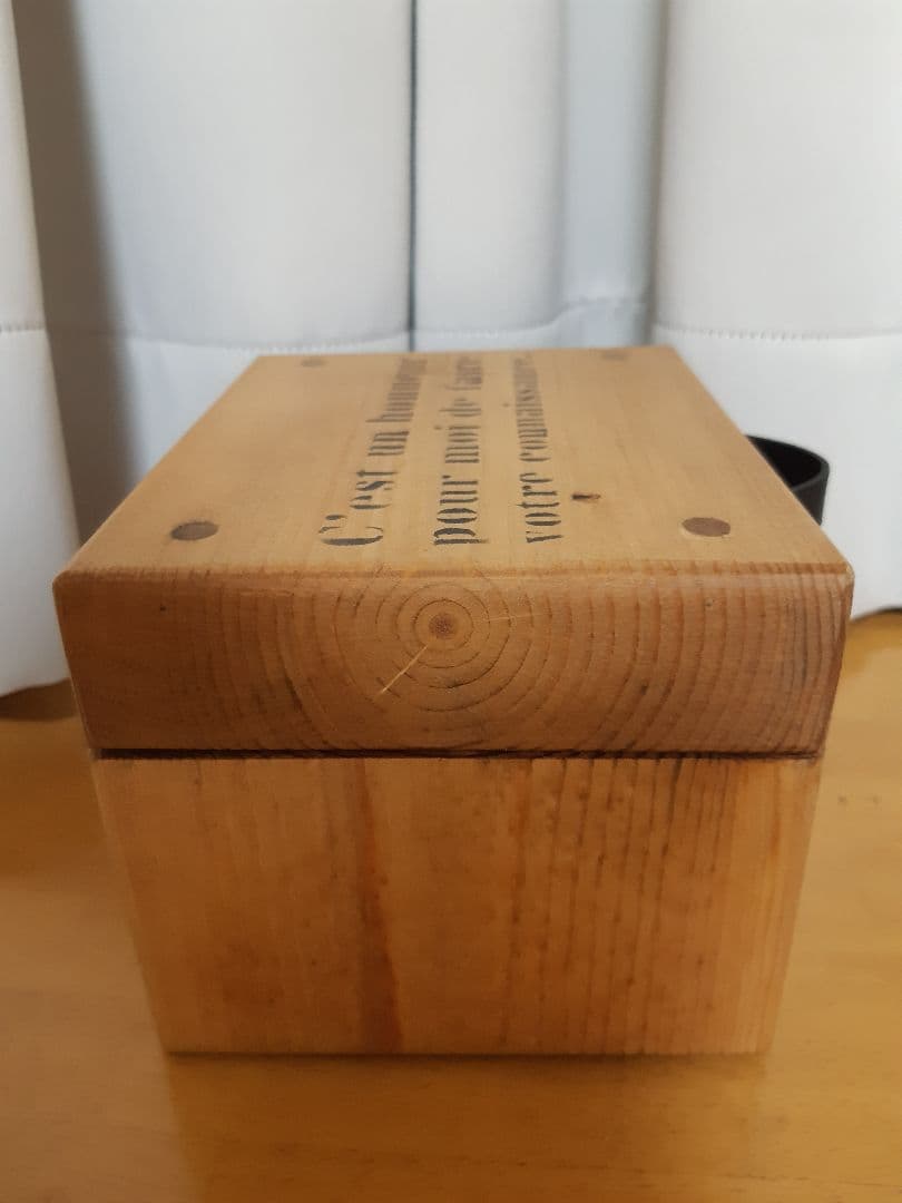 木目の美しい　ハンドメイド　リトルテーブル