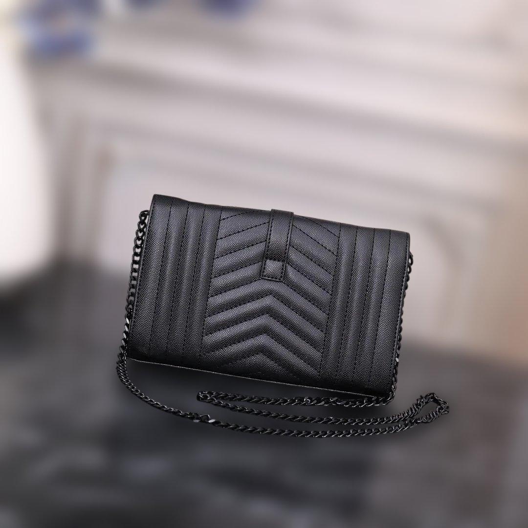 Envelope ブラック ショルダーバッグ