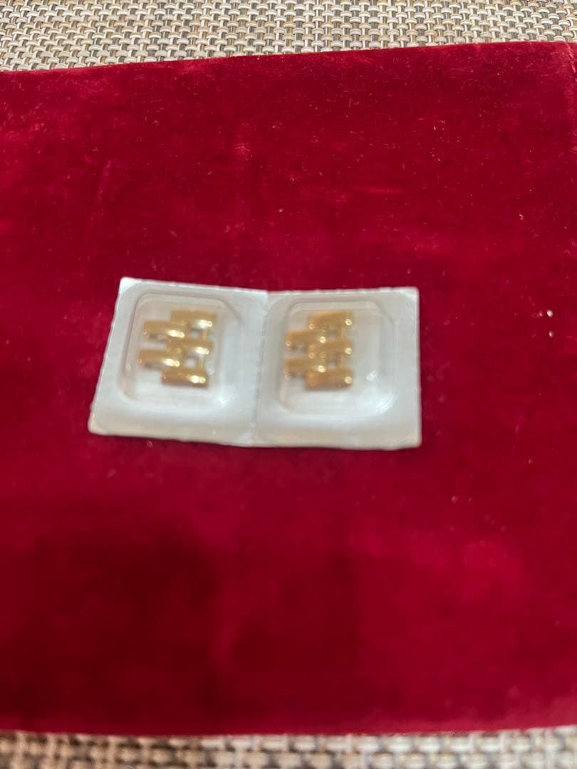 カルティエk18SMパンテールイエローゴールド2駒　1駒づつパッケージ包装。