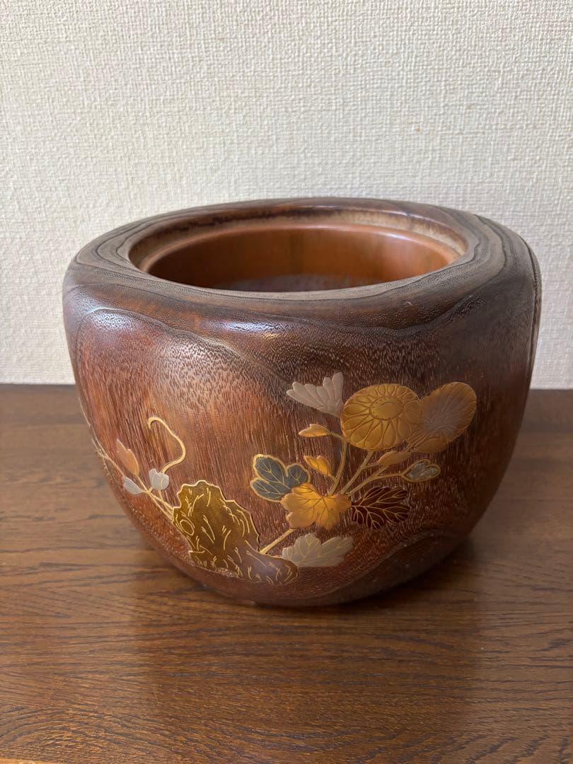 獅子耳地紋桐くりぬき蒔絵火鉢 五徳付き