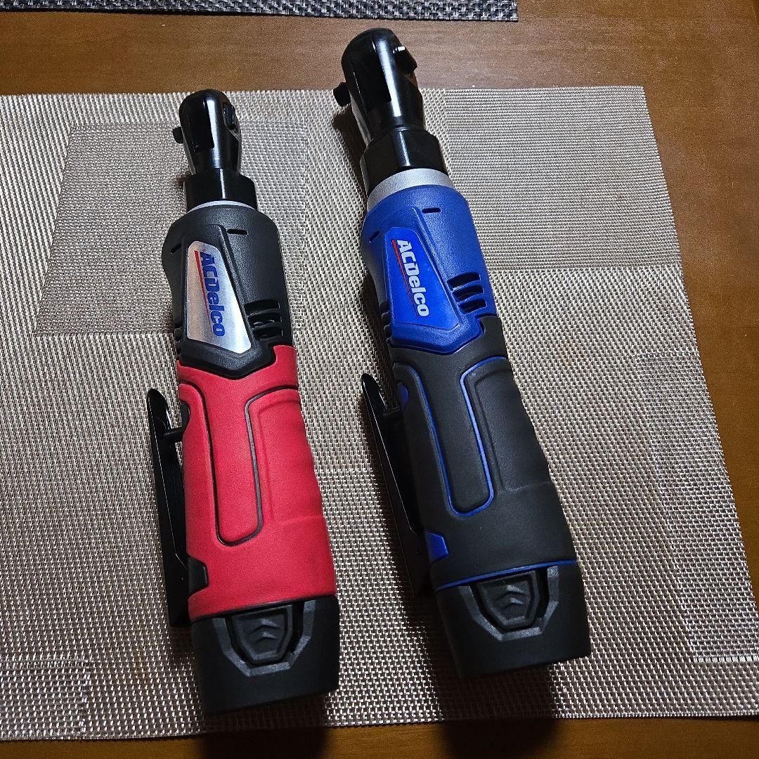 電動ラチェットレンチセット 赤 青 充電器付き
