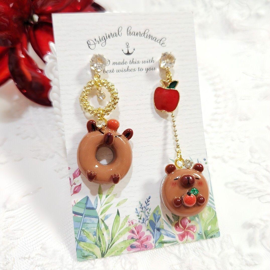 １点限定❣️苺大好きカピバラちゃんのクリームサンドとドーナツのキラキラピアス♡
